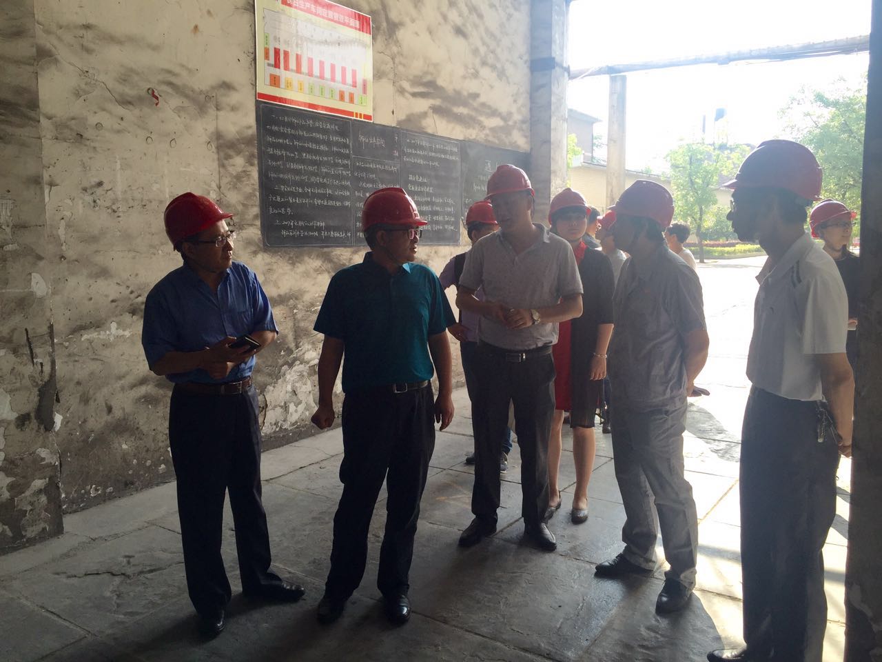 我院課題組赴冷水江市開展《婁底資源型城市轉(zhuǎn)型升級,深化供給側(cè)結(jié)構(gòu)性改革》課題調(diào)研